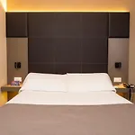 & Szálloda 3*
