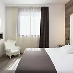 & Szálloda 3*
