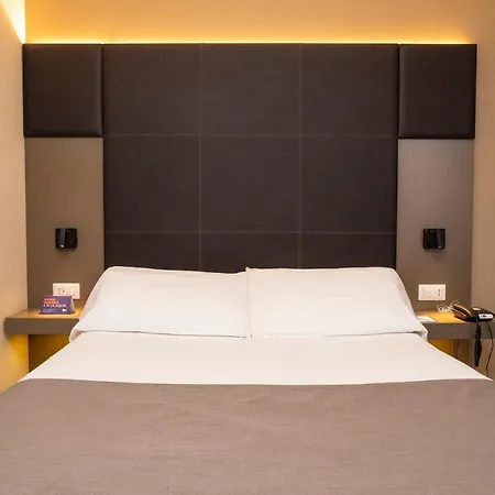 & Hotell 3*