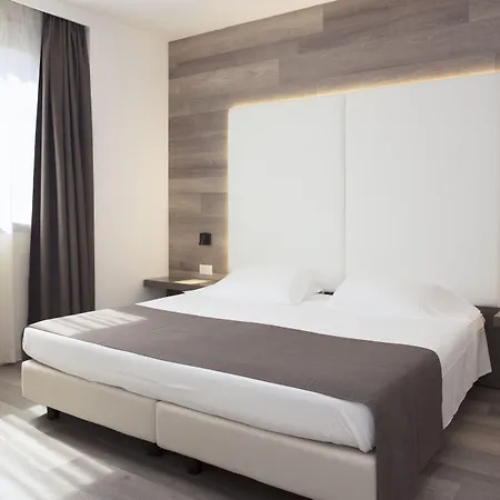& Hotell 3*