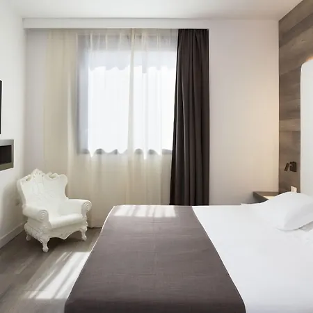 & Hotell