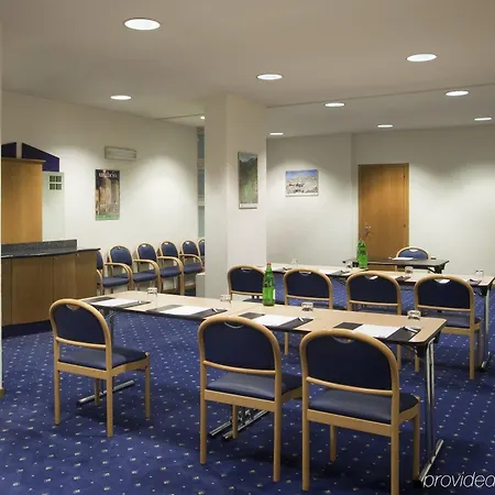 & Hotell 3*