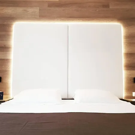 & Hotell 3*
