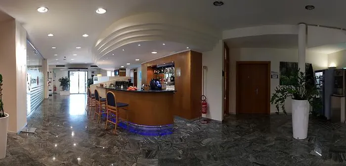 & 3* フォリーニョ